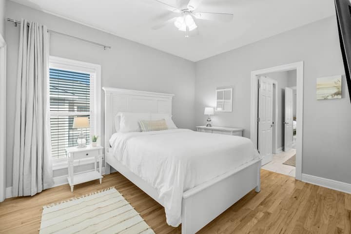 Საძინებელი №5 - მე-2 სართულის დედოფლის საძინებელი საზიარო სააბაზანოთი (საწოლები 2)