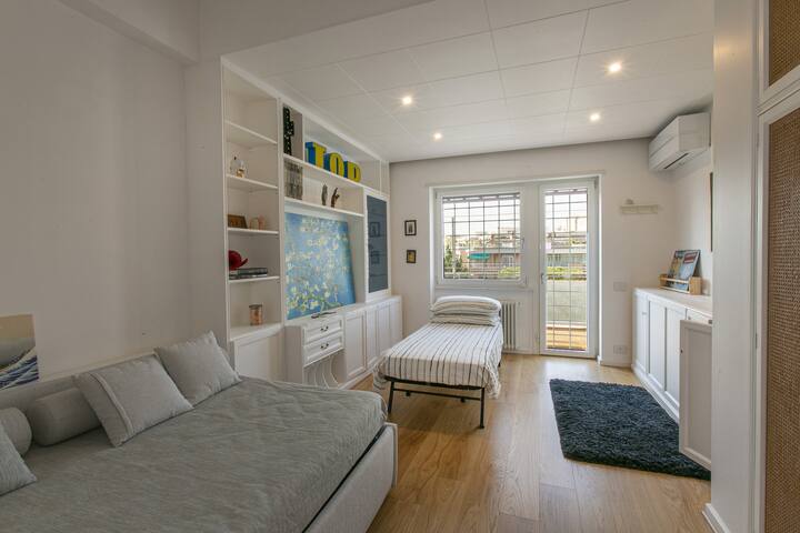 Luxe Vatican Penthouse gallery image 5