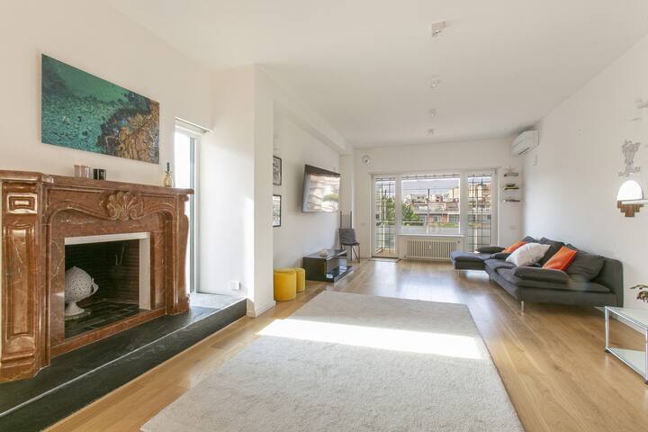 Luxe Vatican Penthouse gallery image 2