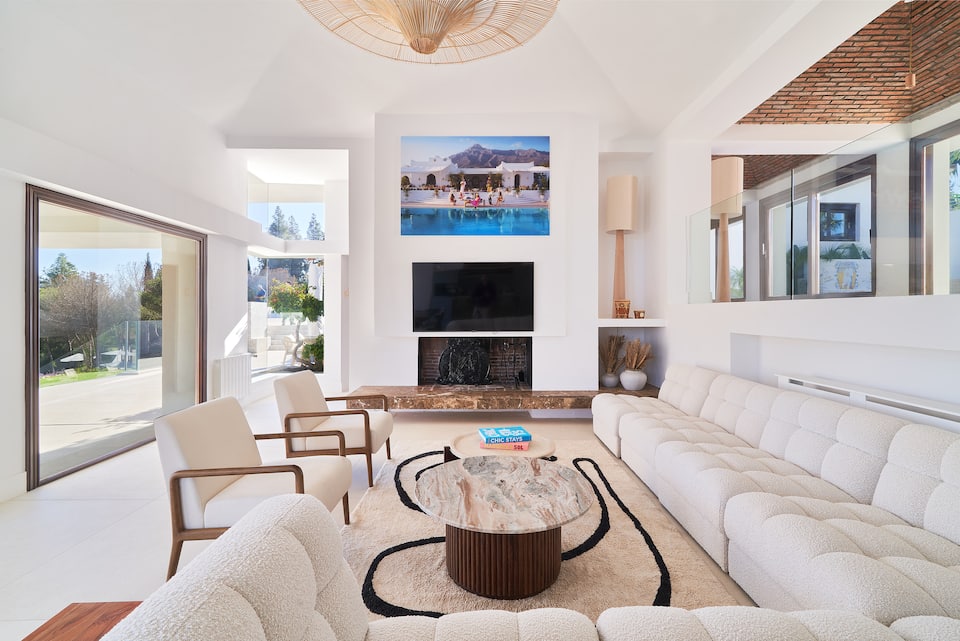 A white modern villa in big Marbella gardens, Marbella, Andalusia, Spain, photo 5 of 10