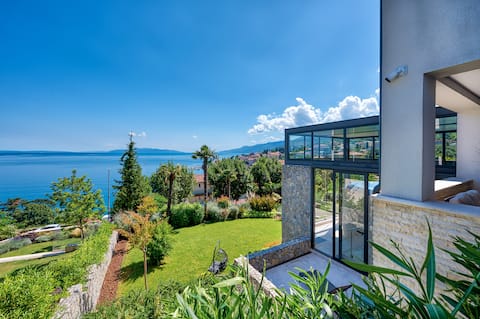 Villa Atalanta with Sea View & Pool- walk to Beach