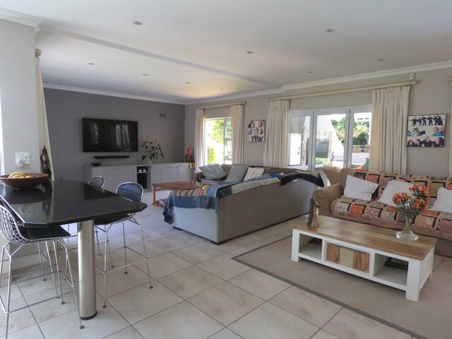 Spacious home in a quiet suburb gallery image 2