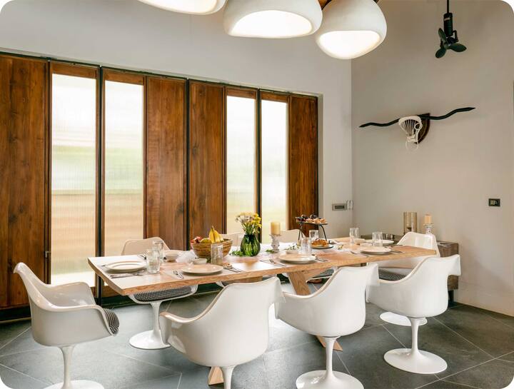 Dining area image 2