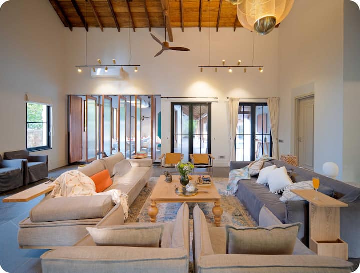 Living room image 4