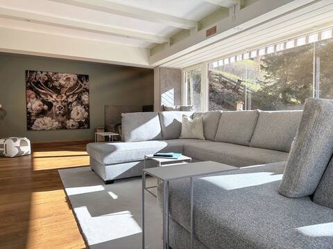 Beautiful holiday home with mountain views.