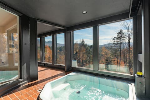 Mountain Views & Hot Tub!
