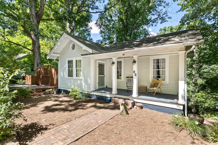Upscale, Renovated Avl Cottage - 애슈빌