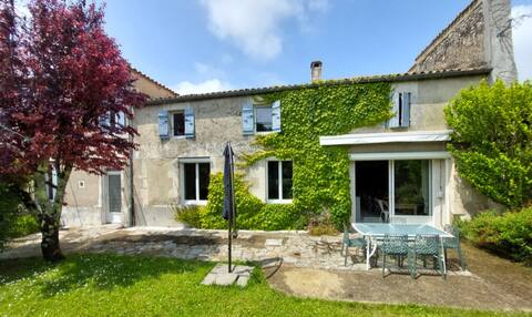 Charentais house – 12/14 people