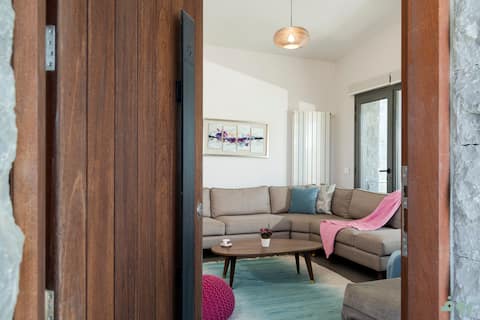 Edelweiss Faqra - Glamourous and Classic Chalet