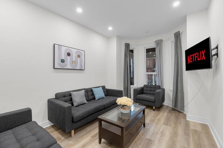 NEW! 4BR – FREE Parking – Downtown – Little Italy gallery image 5