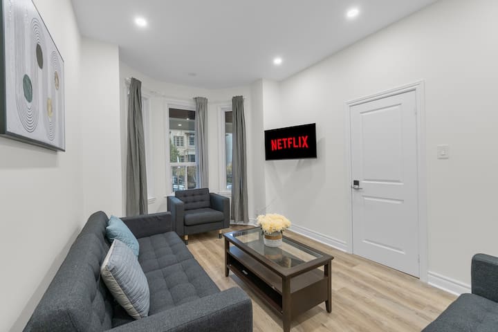 4BR – FREE Parking – Downtown – Little Italy