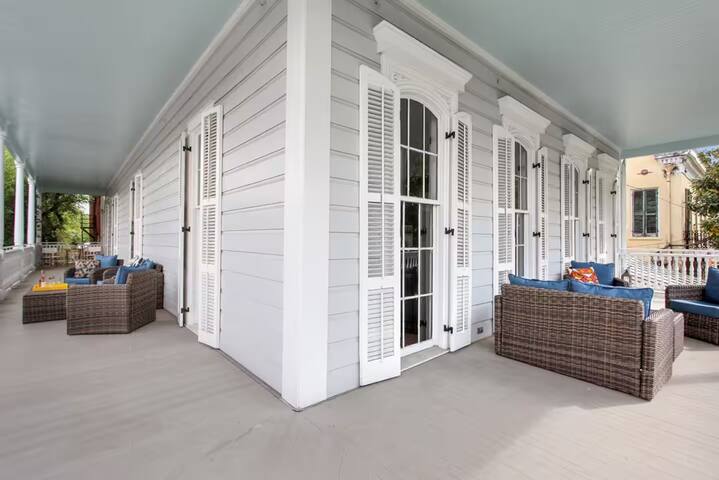 Grand Balcony 2 Br Frenchmen St gallery image 5