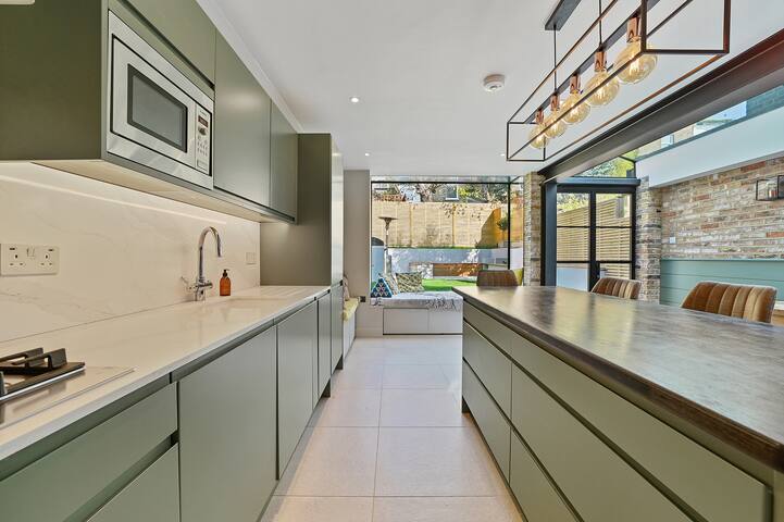 Charming Victorian House in central London gallery image 5