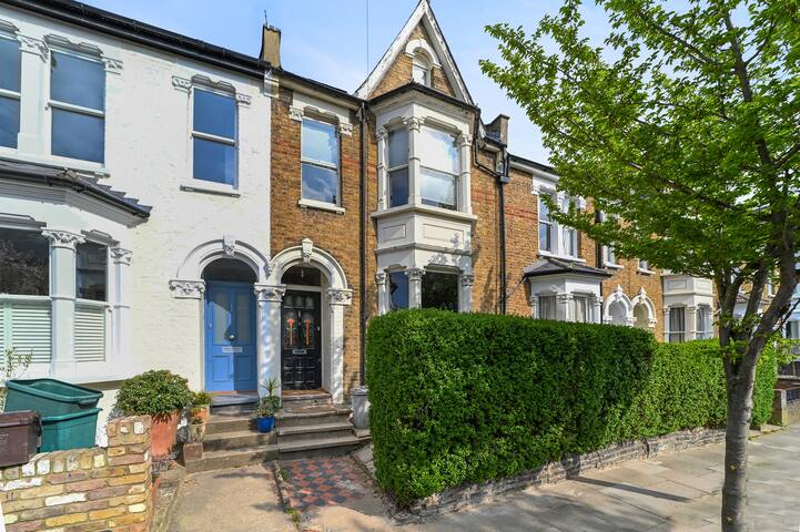 Charming Victorian House in central London gallery image 3