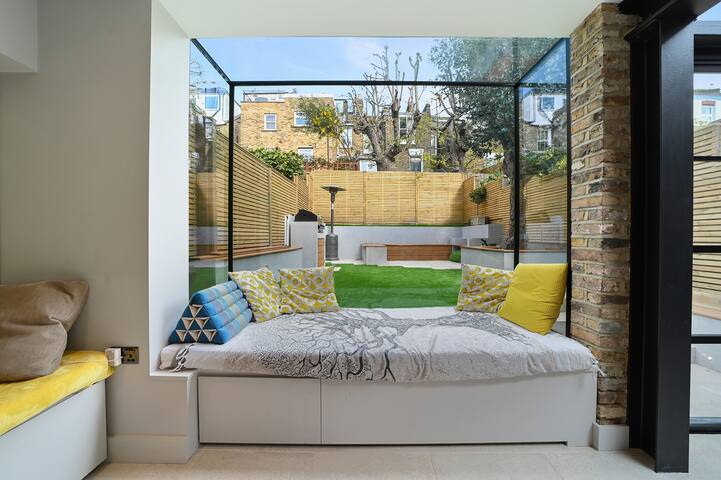 Charming Victorian House in central London gallery image 4