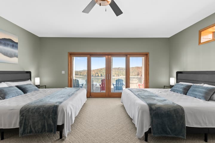 Chumba cha kulala cha ghorofa ya chini - Mwonekano wa Ziwa/Ufikiaji wa Sitaha ya Kutembea