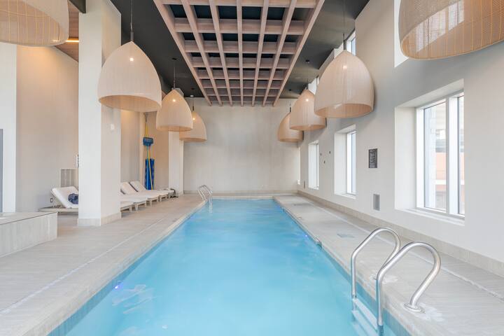 High-Rise 3BR, 3BA Downtown Penthouse gallery image 3