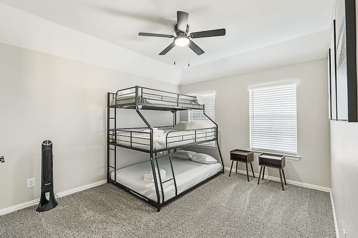 Bedroom 5 (2nd floor)