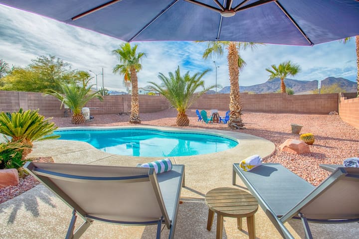 Vegas Retreat w/ Pool, Fire Pit, Pool Table & View