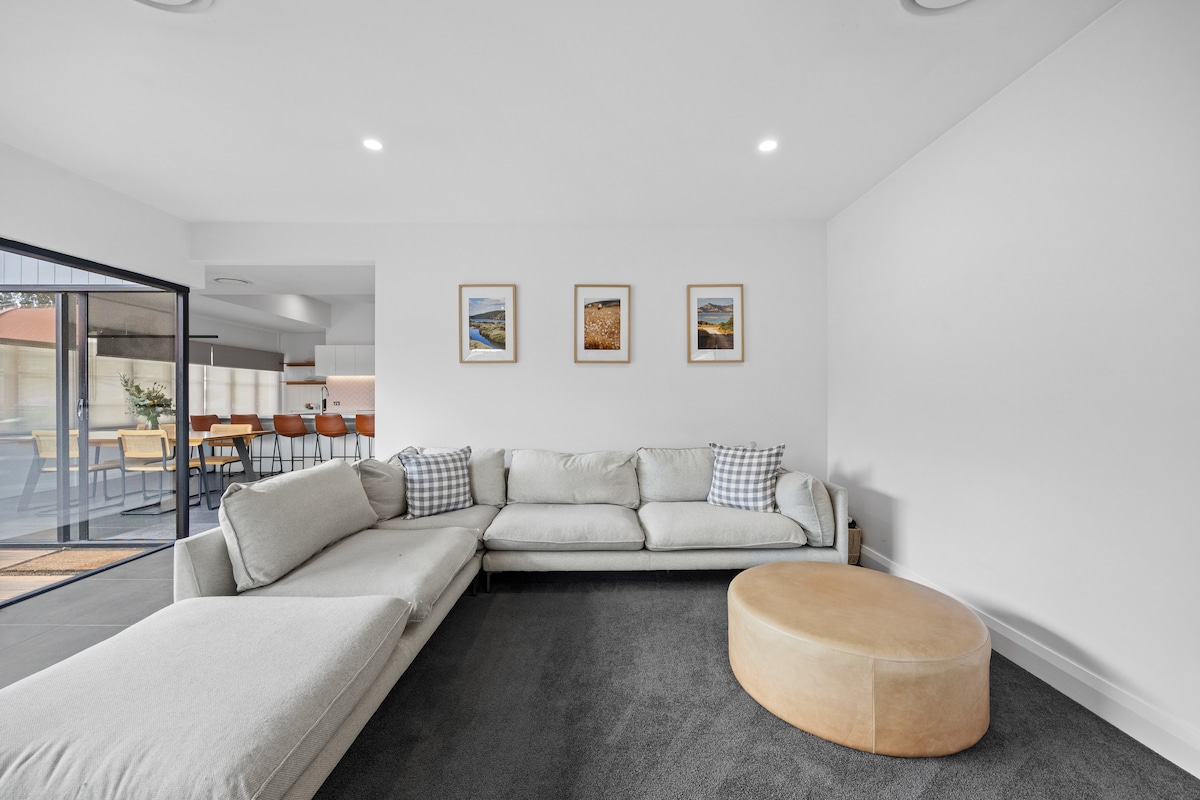 Top Airbnb: Family-friendly cottage in CBD! in Launceston