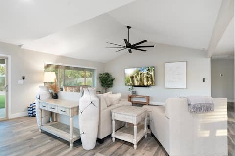 Popular Airbnb listing: Poolside Palms-PickleBall/BBall/Pool/Firepit/Golf in Paradise Valley
