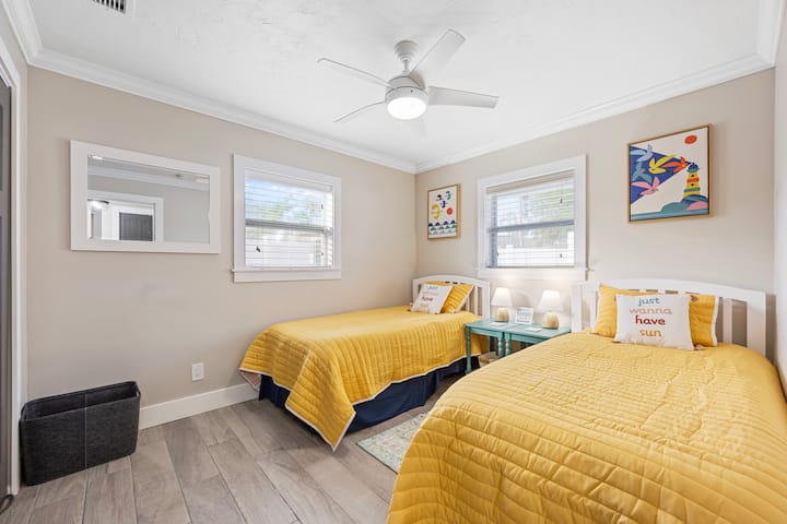 Sunshine bedroom.  2 twin beds, TV.