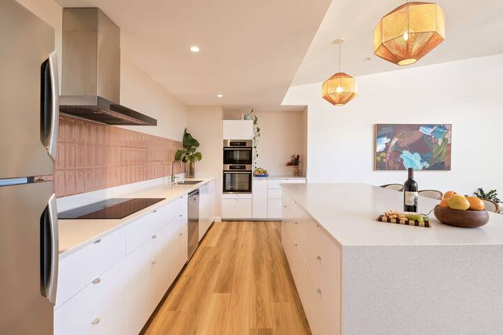 Family Retreat, near beach & town gallery image 5