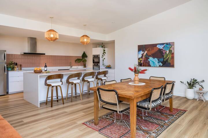 Family Retreat, near beach & town gallery image 3