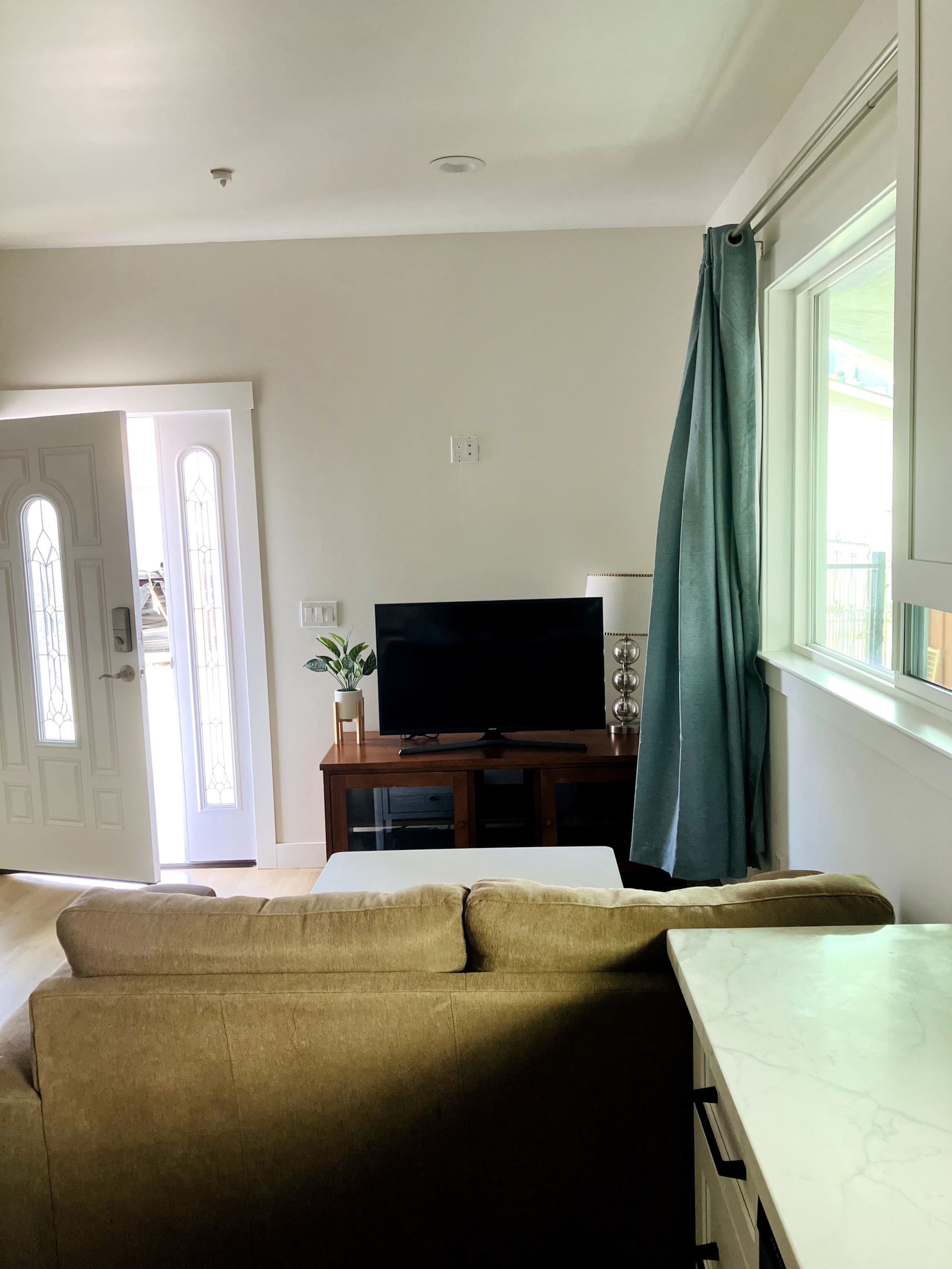 New San Leandro Gem Near Marina Park - Photo 2