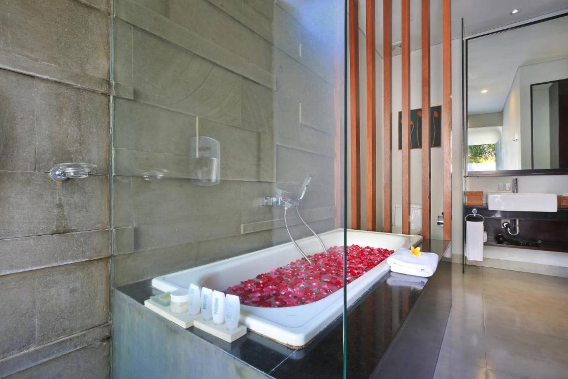 Intimate Heart-Of-Town 1 Bedroom Private Villa in Seminyak 3