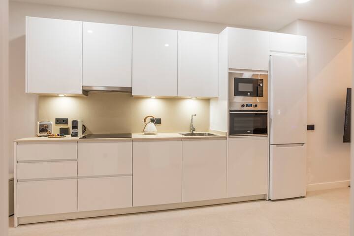 Quiet lovely Malasaña 2 BDR 2 Baths gallery image 5