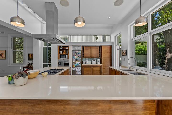 Charming, Central Townhouse by Steadfast Africa gallery image 5