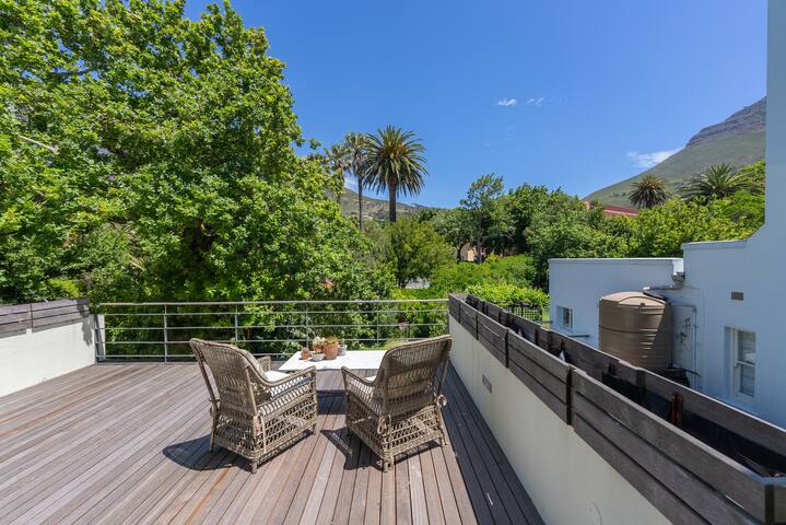 Charming, Central Townhouse by Steadfast Africa gallery image 3