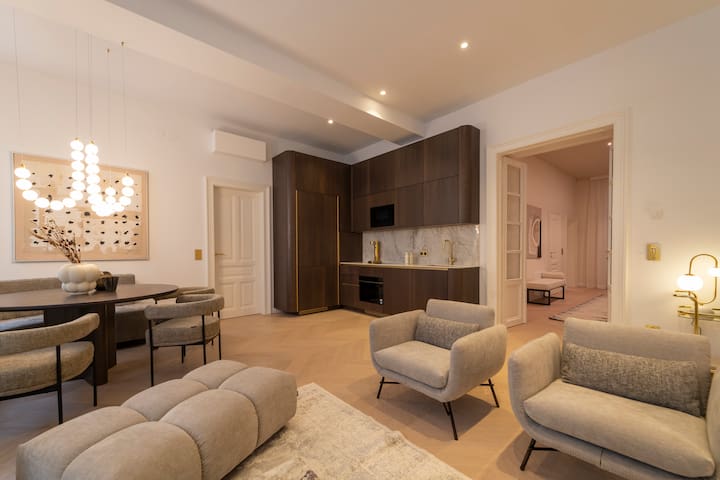 josef’s home | Superior Suite | Quiet & Central gallery image 4