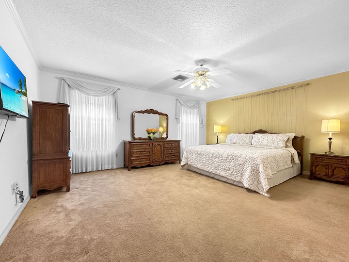 Ძირითადი საძინებელი 193 × 203 სმ ზომის საწოლით