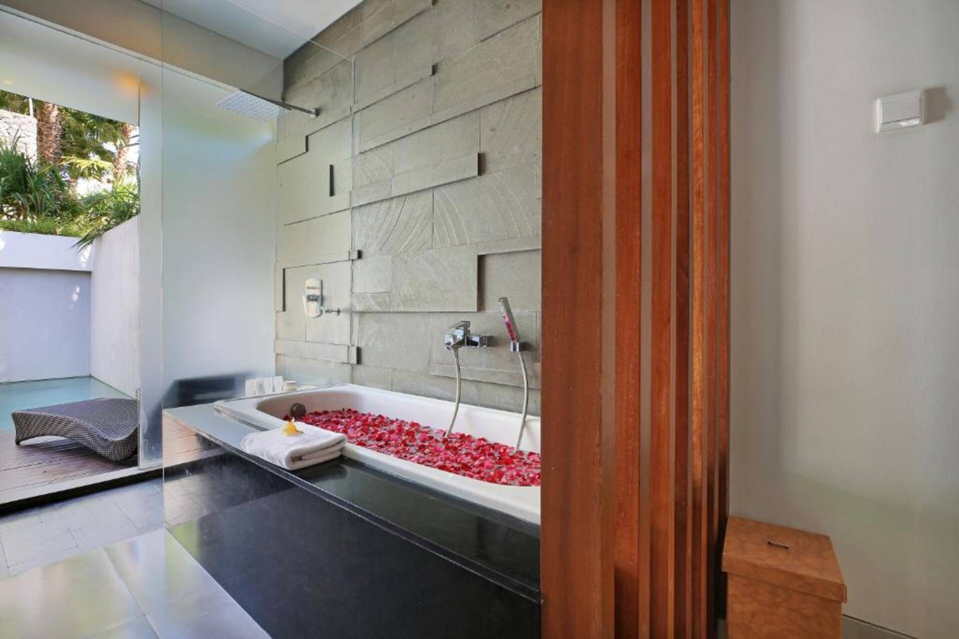 Romantic Honeymoon Nest 1 Bedroom Private Villa in Seminyak 2