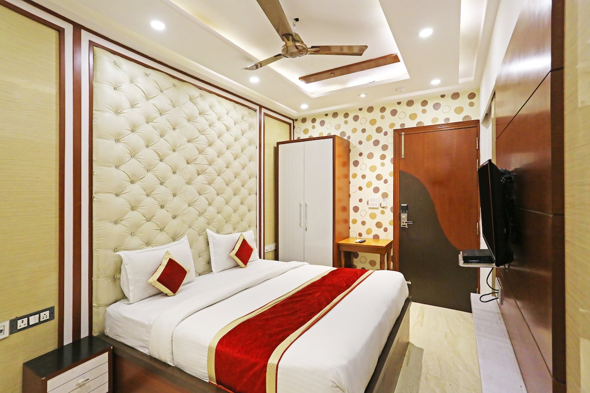 豪华客房–非常适合情侣或独行旅行者入住，这间客房将舒适与优雅完美融合。 享受空调、平板电视、免费无线网络和独立卫生间等便利设施，所有这些设施都旨在让您放松入住。