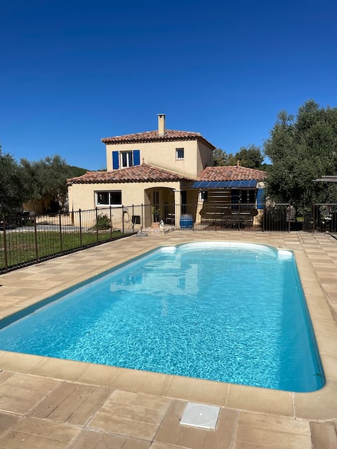 Villa "Les Volets Bleus" in Calvisson