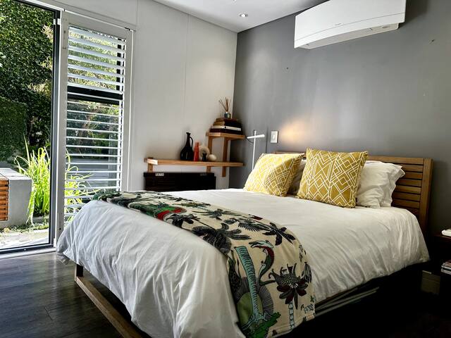 Tranquil Escape in the City with Pool and Garden. gallery image 3