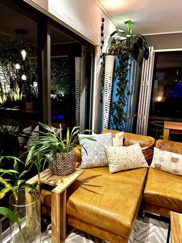 Tranquil Escape in the City with Pool and Garden. gallery image 4