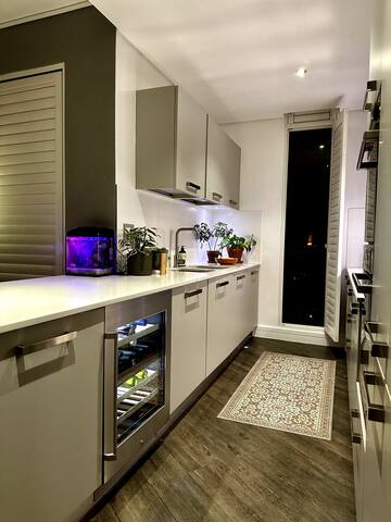 Tranquil Escape in the City with Pool and Garden. gallery image 5