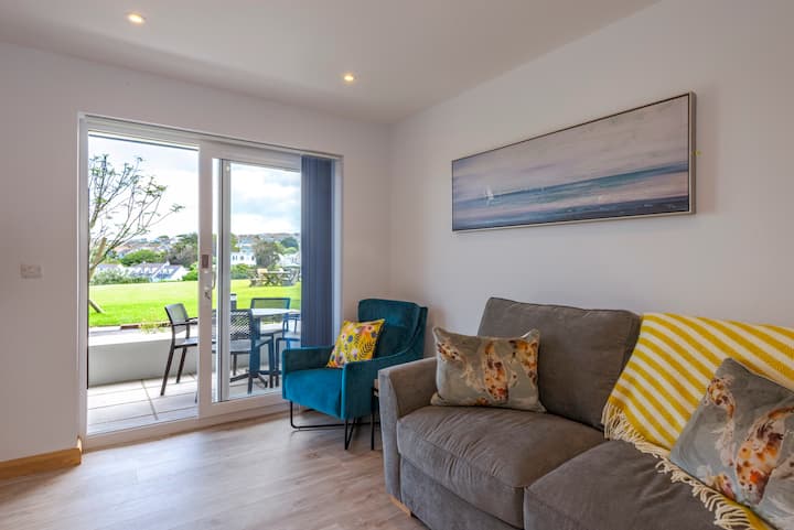Garden View Villa In Porth - Newquay