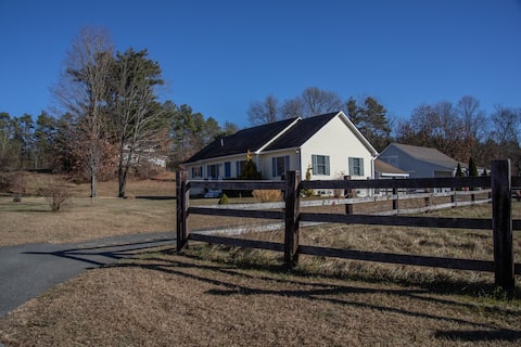 3 BR 2 Bath Fully Furnished Home in Belchertown