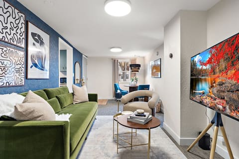 Cottage by Lakes | Parking + Backyard | 4 min DT