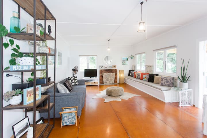Private Bay Beachfront - Stunning Location! - Coromandel