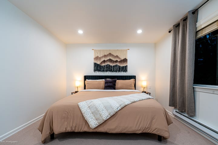 Manželská posteľ s chladiacim gélovým matracom s pamäťovou penou