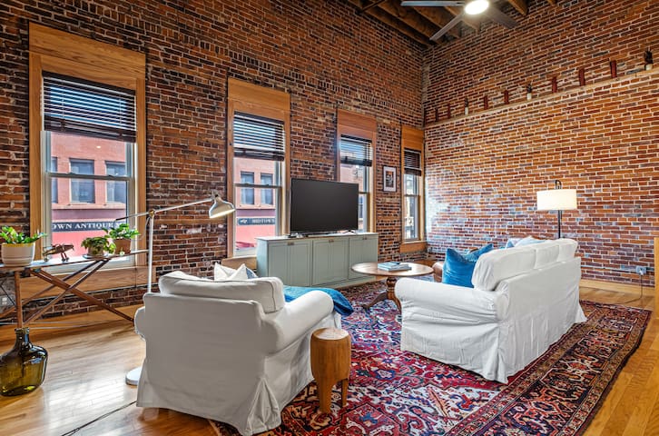 Historic Loft Right on Main St