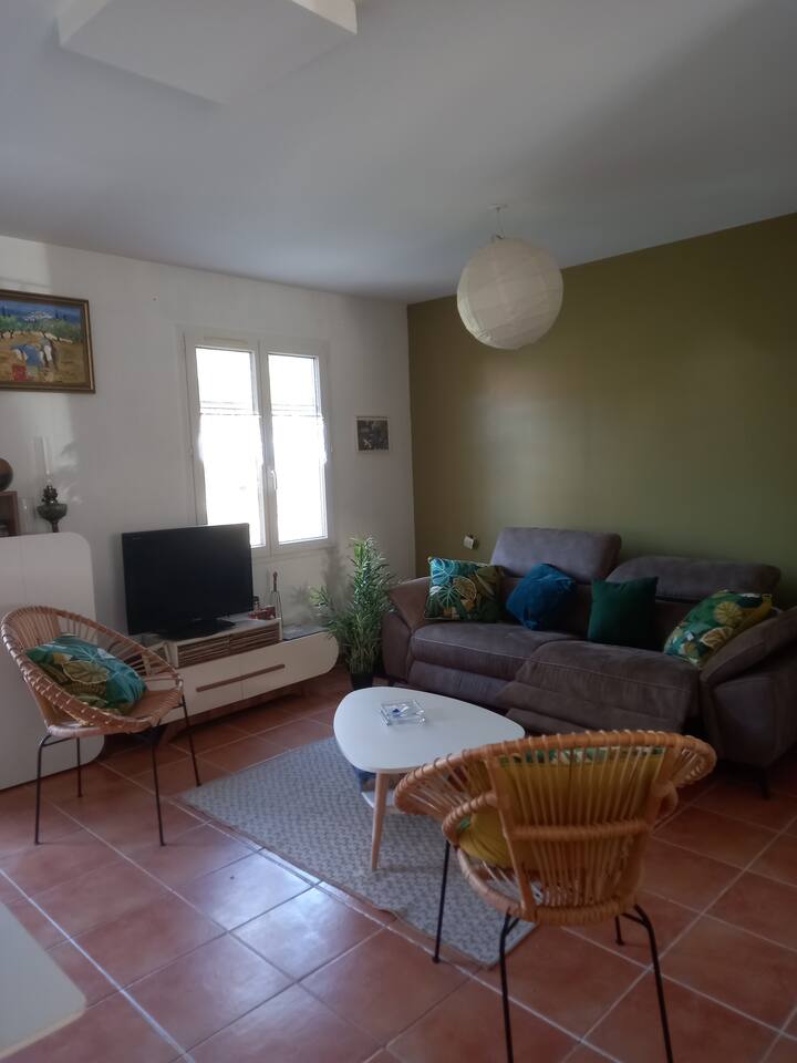 sala, TV (Canal +); Sofa, motor para humiga!