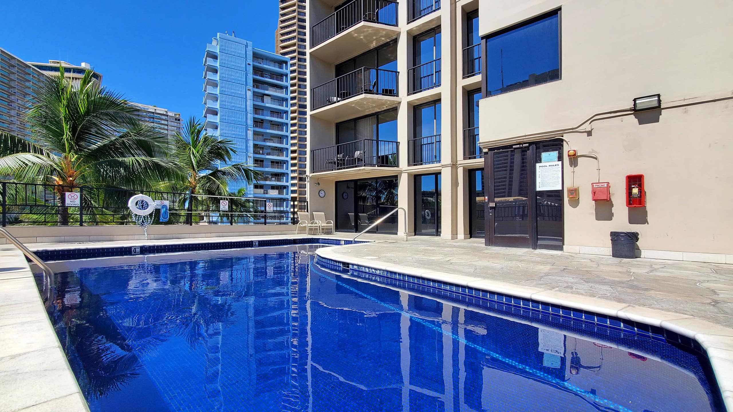 Modern studio w/ pool & BBQ access - Image 2