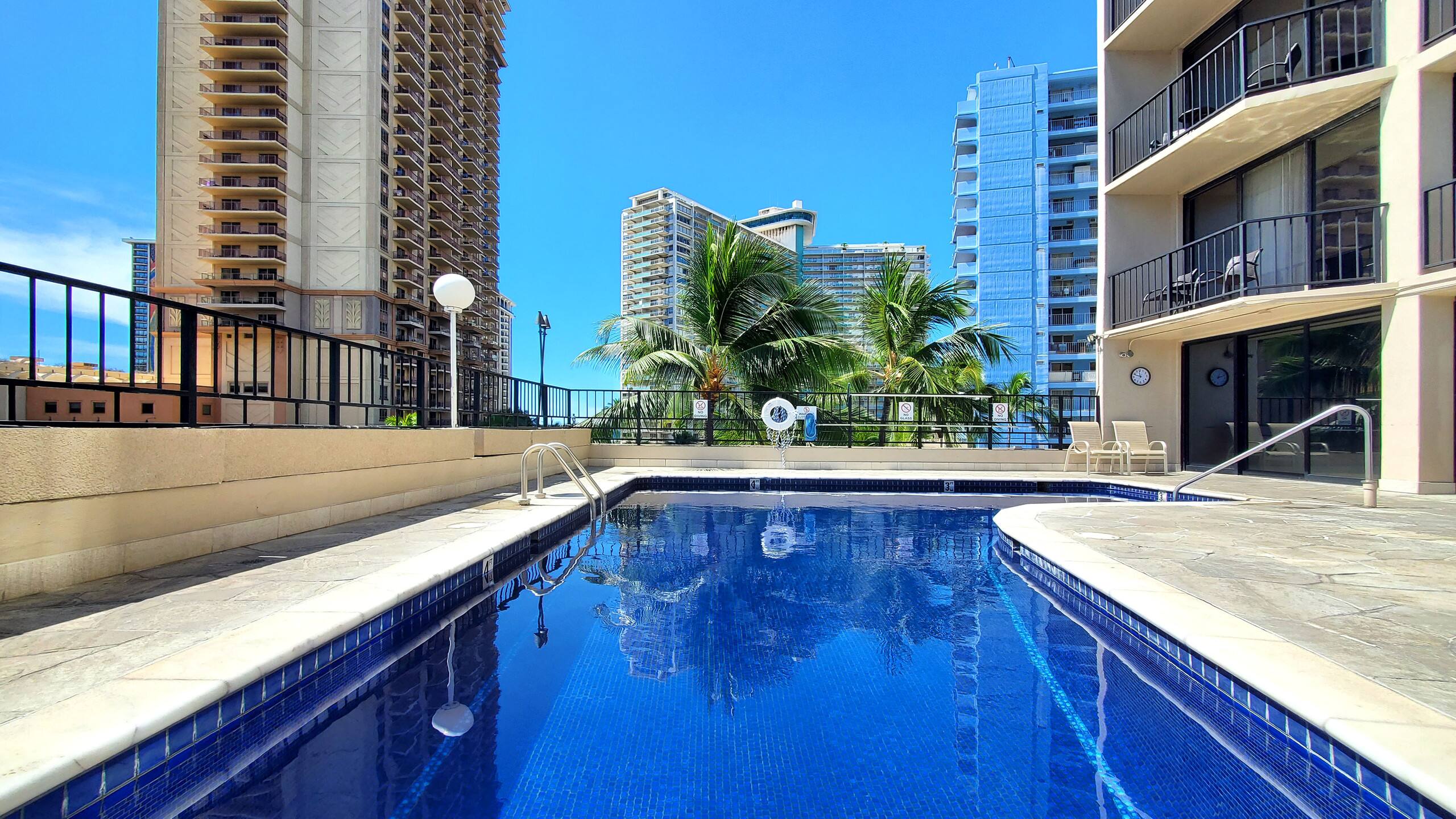Modern studio w/ pool & BBQ access - Image 23
